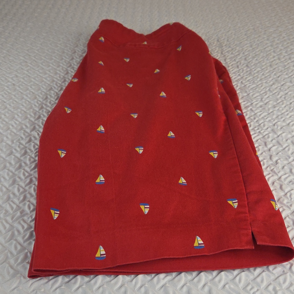 COUNTERPARTS WOMANS SIZE 12 Red Sailboat Shorts Very Good Condition No Stains.